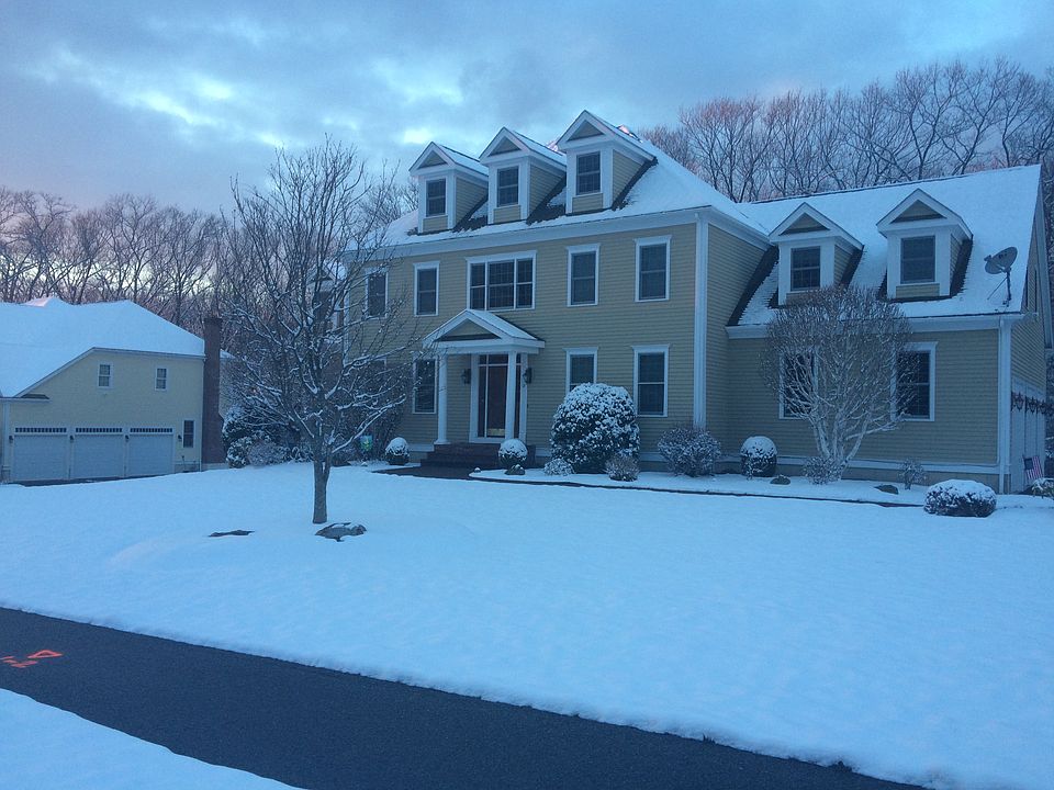 2nd image of 12 Kingsbury Dr