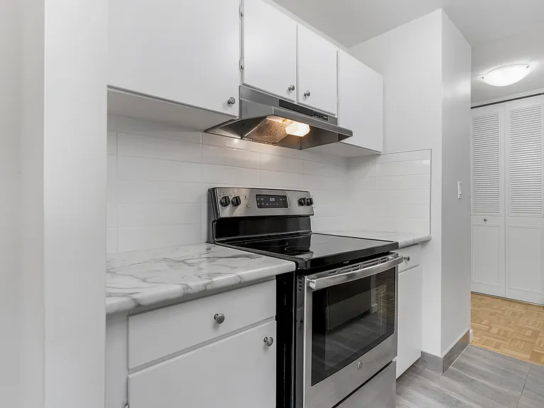 935 Marine Dr — Photo 22