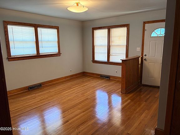 4th image of 1300 Marlow Street E