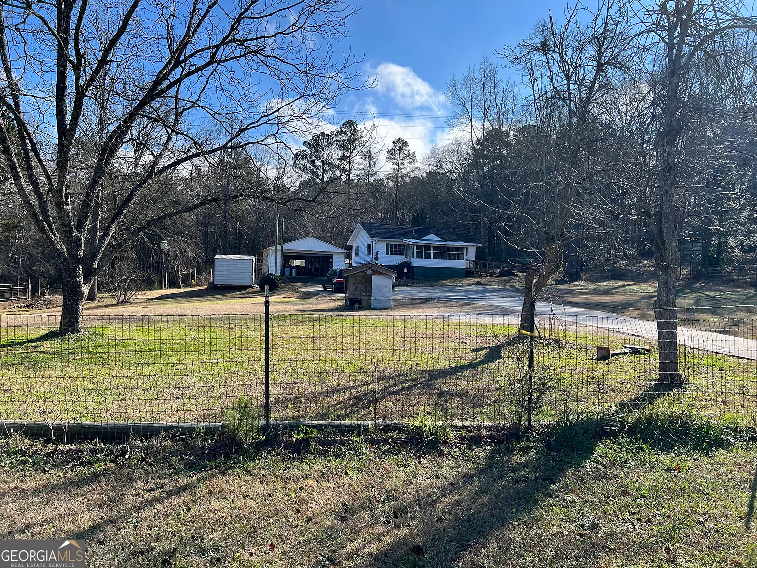 1567 Locust Grove Rd photo 1