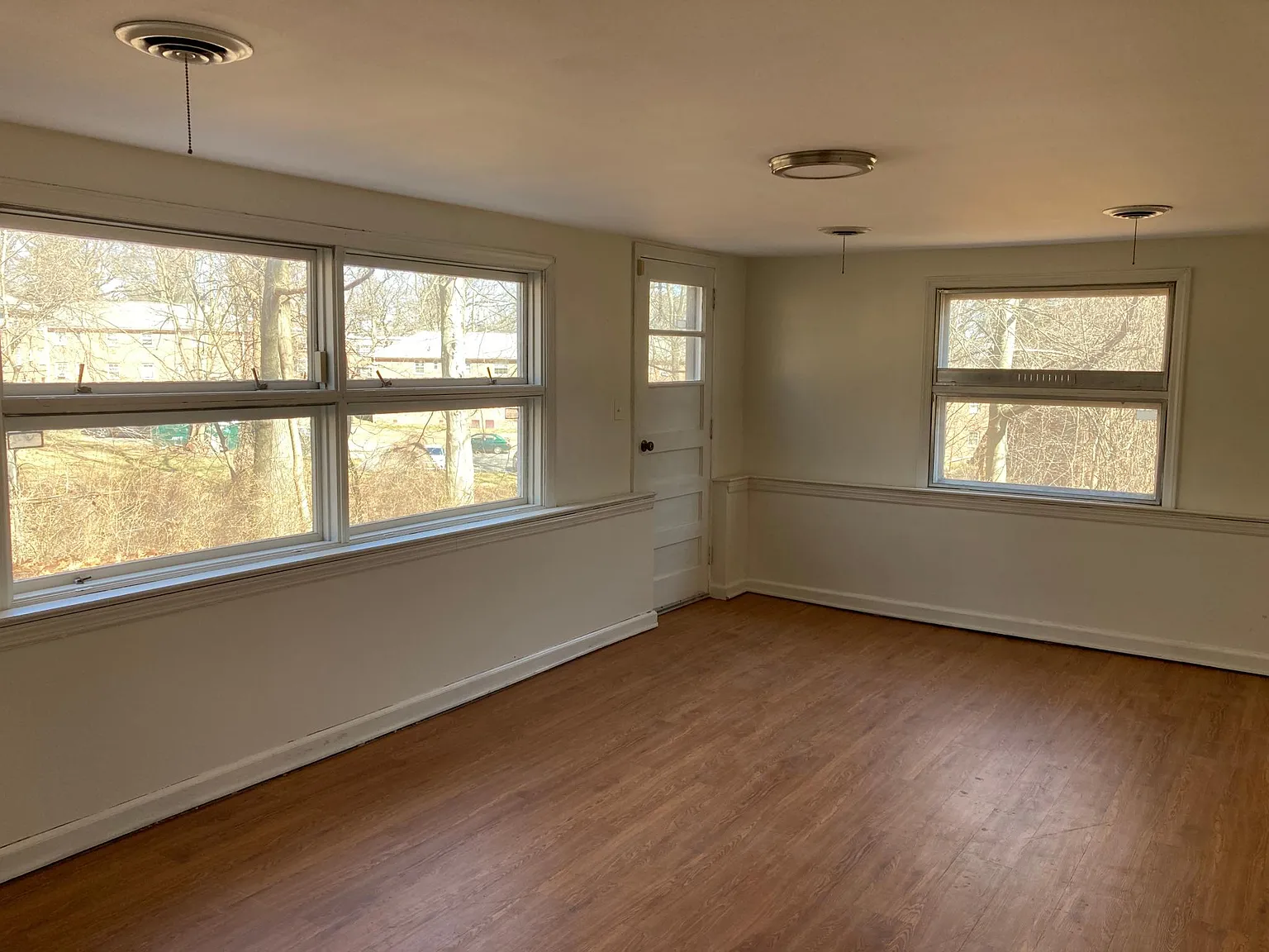 3 bed, 2.5 bath, 2500 sqft, $3,800 — Photo 2