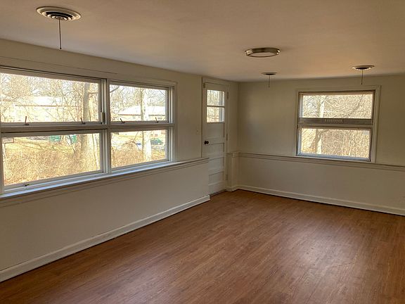 2nd image of 8 Linden Ct