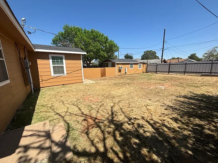 909 College Ave — Photo 38
