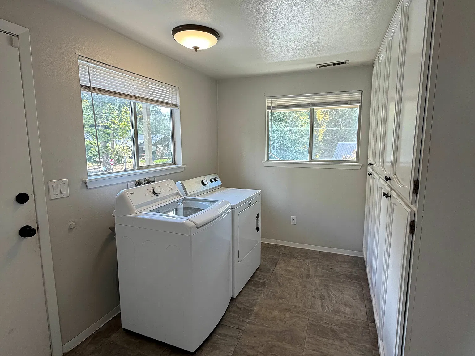 BL Duplex - Unit B — Photo 3