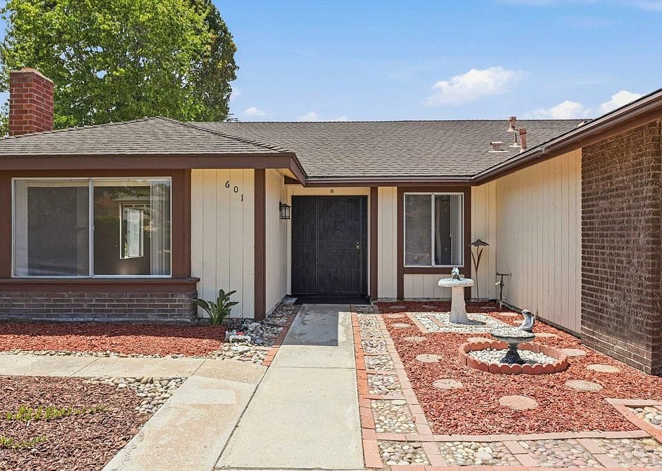 1st image of 601 Cerro St