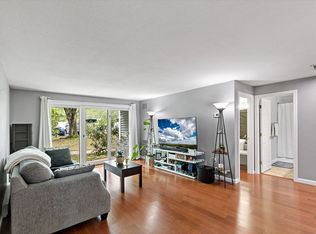 7 Marc Dr APT 7B1, Plymouth, MA 02360