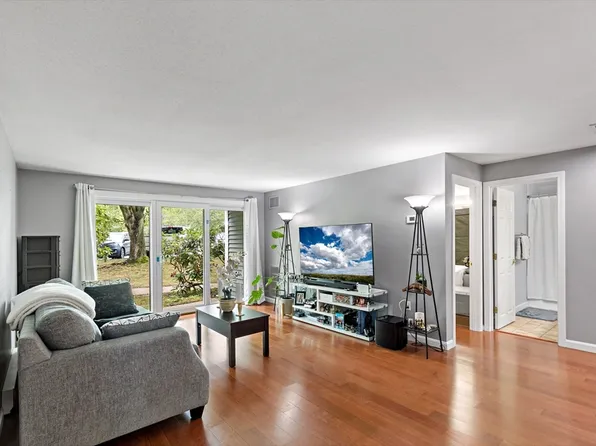 7 Marc Dr APT 7B1, Plymouth, MA 02360