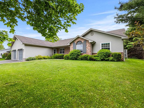 3rd image of 77 Parkside Dr