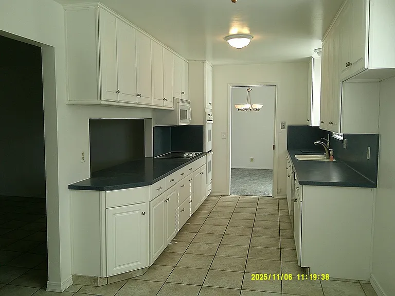 390 S Almond St — Photo 10