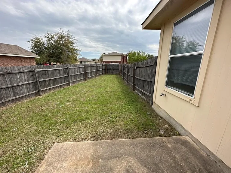 1000 Bluff Meadow Cv — Photo 19