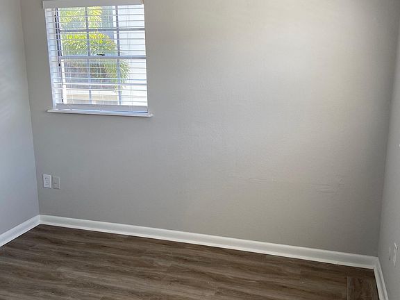 4th image of 3112 W Horatio St #48
