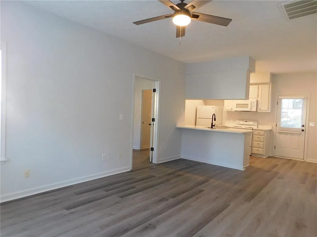 2 bed, 2.0 bath, $1,430 — Photo 2