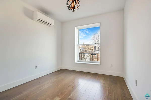 Rented by EXR | media 3