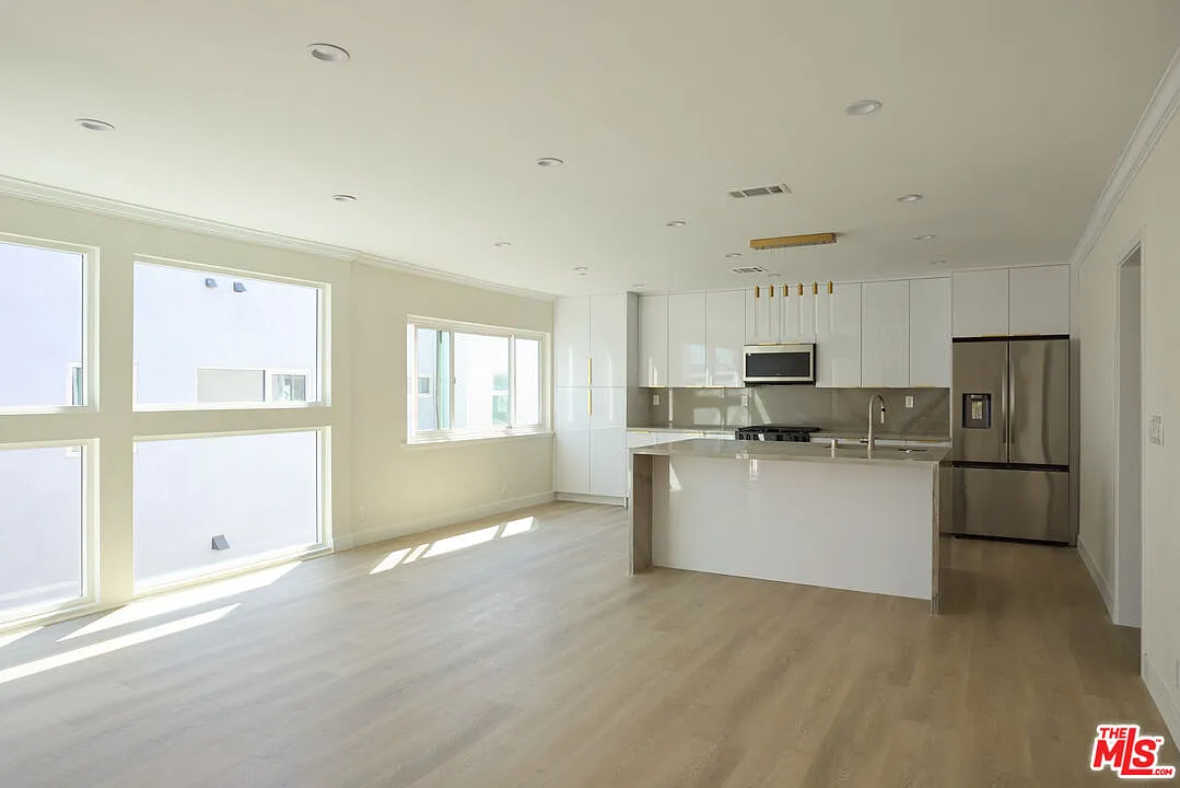 Photo 2 of 21 - 1223 23rd St #B - Santa Monica, CA Building Photo - 1223 23rd St #B