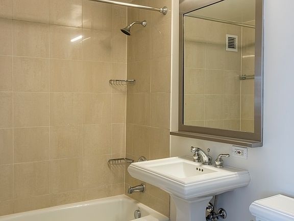 3rd image of 400 W 55th St APT 5J