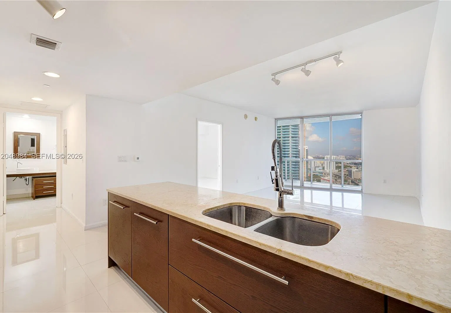 Iconbrickell Condo No 1 — Photo 1
