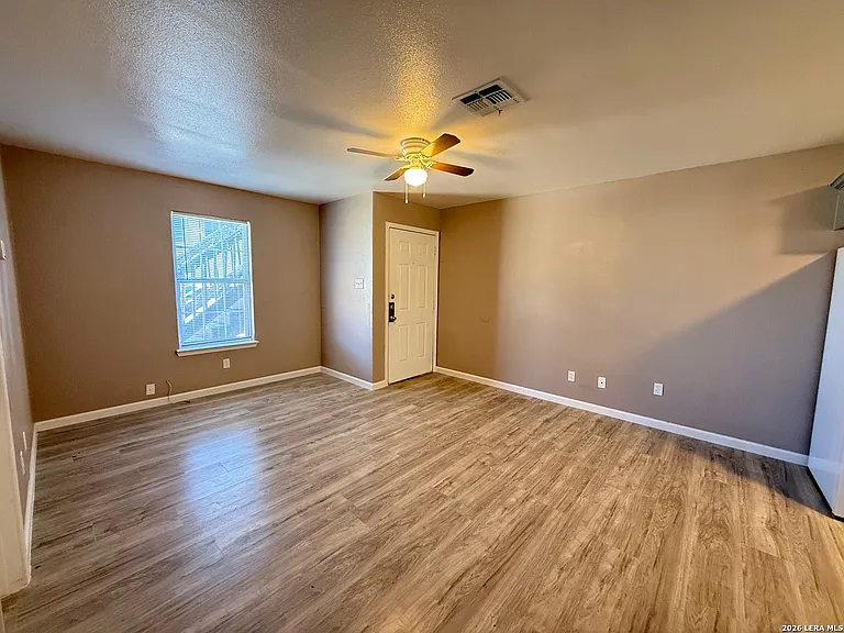 1405 Donaldson Ave #202 — Photo 1