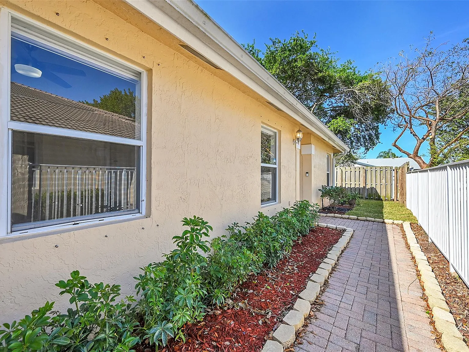 2 bed, 2.0 bath, 1120 sqft, $2,700 — Photo 4