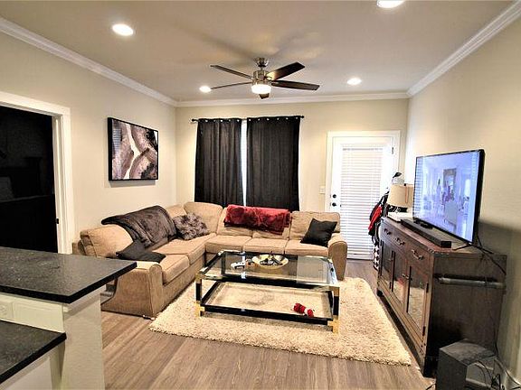 2nd image of 602 Cherry St APT 124