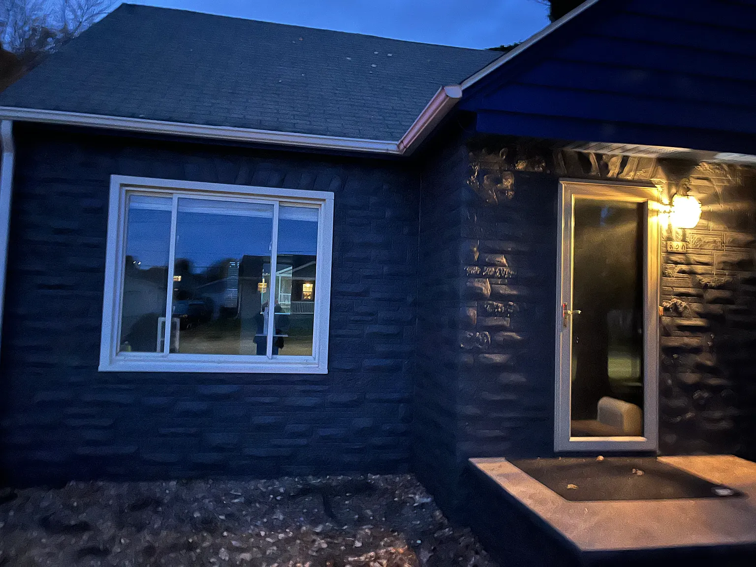 3 bed, 1400 sqft, $1,900 — Photo 1