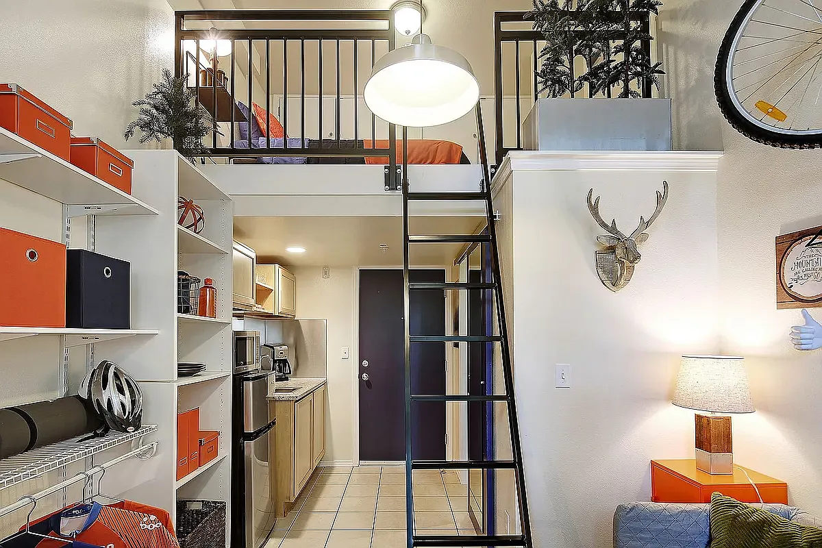Convenient Apartments on Cap Hill! — Photo 1