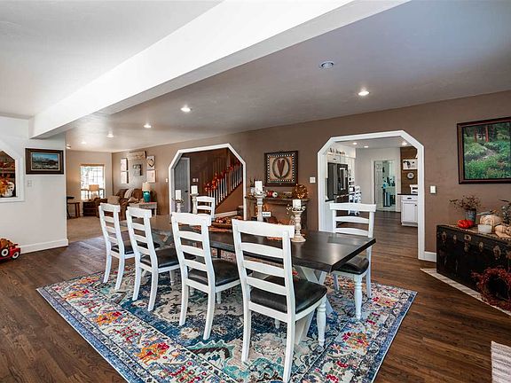4th image of 641 Peony Dr