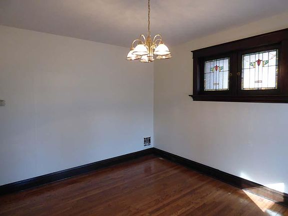 2nd image of 4937 Magnolia Ave