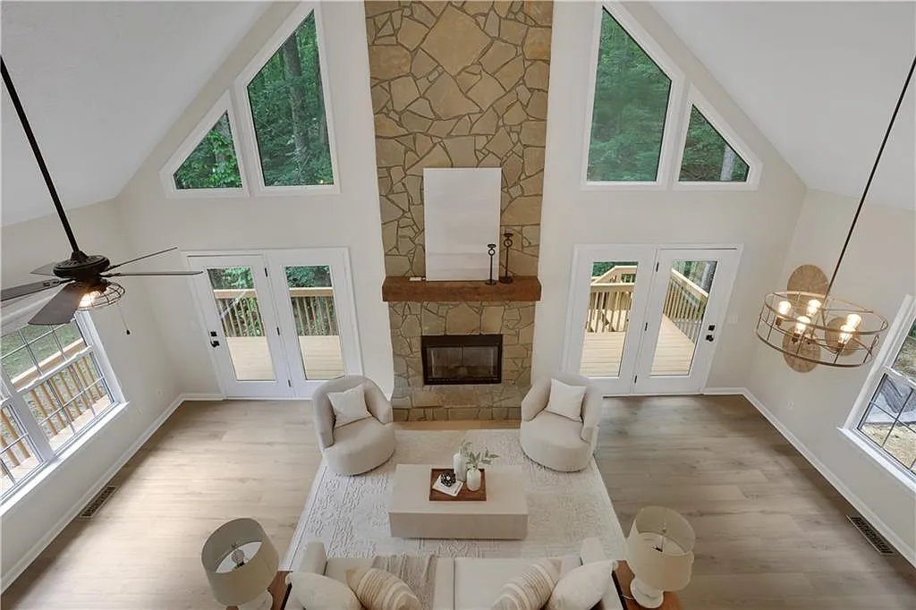 4 bed, 3.0 bath, 2314 sqft, $4,200 — Photo 3