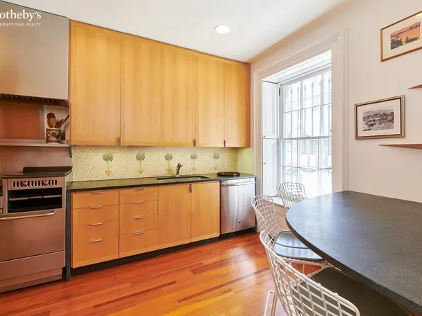 225 East 62nd Street image 3 of 17