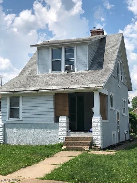 1st image of 136 12th St NE