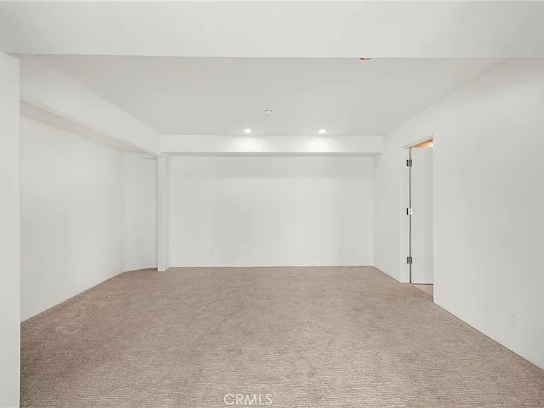 715 Oceanfront Front — Photo 37