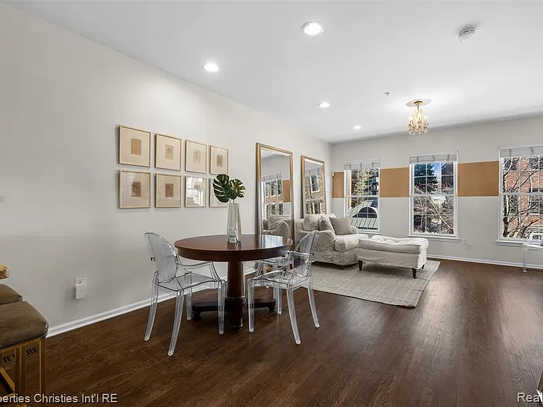 512 Graten St — Photo 15