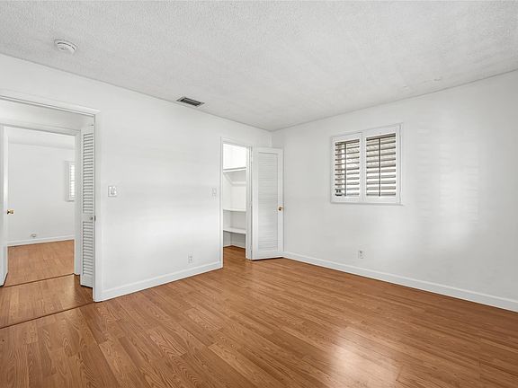 4th image of 141 NW 25th Court