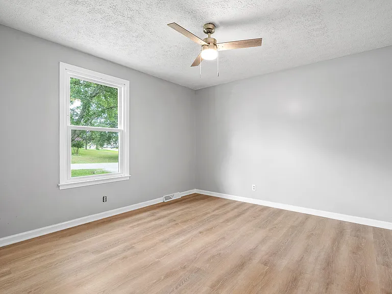 313 Grassland Dr — Photo 11