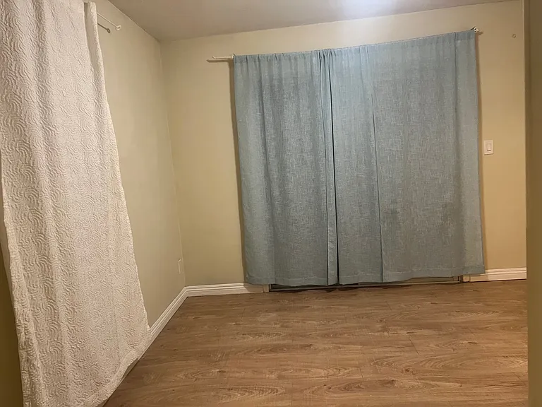 2118 N Marengo Ave — Photo 11