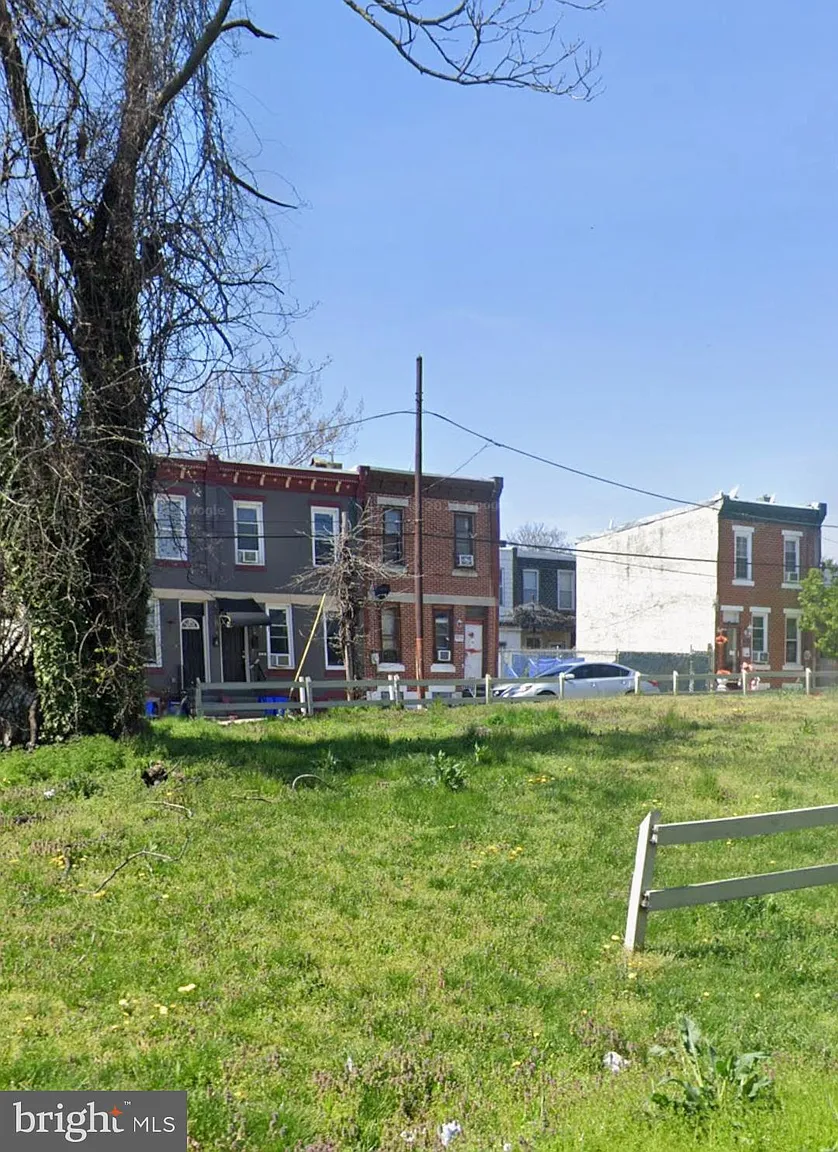 2404 N Sydenham St photo 1