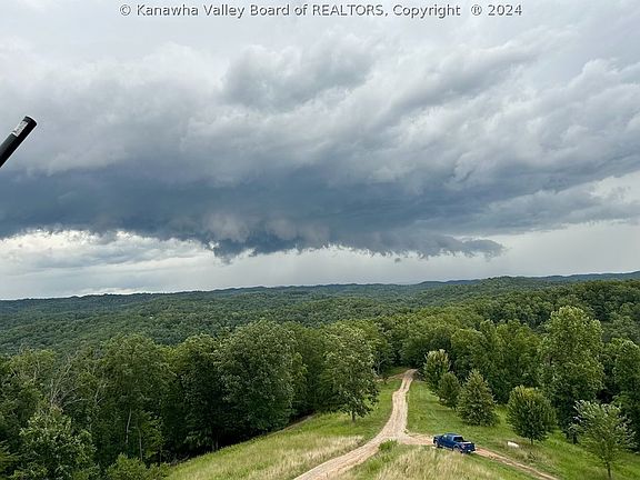 3rd image of 142 Chapel Dr