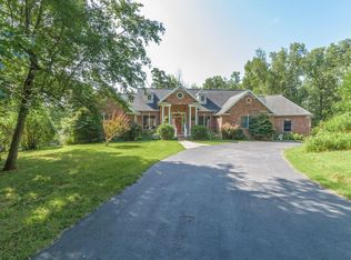 4754 W Woods End Dr, Springfield, MO 65803