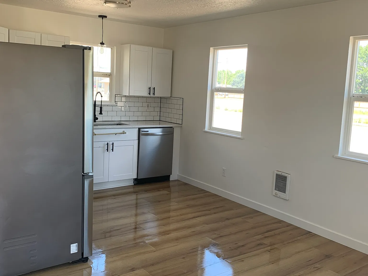Remodeled 1 Bed/ 1 Bath Apartment — Photo 2