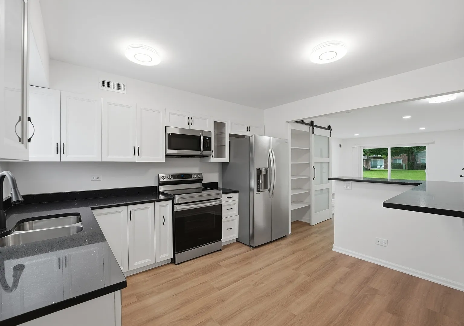 2 bed, $1,975 — Photo 4