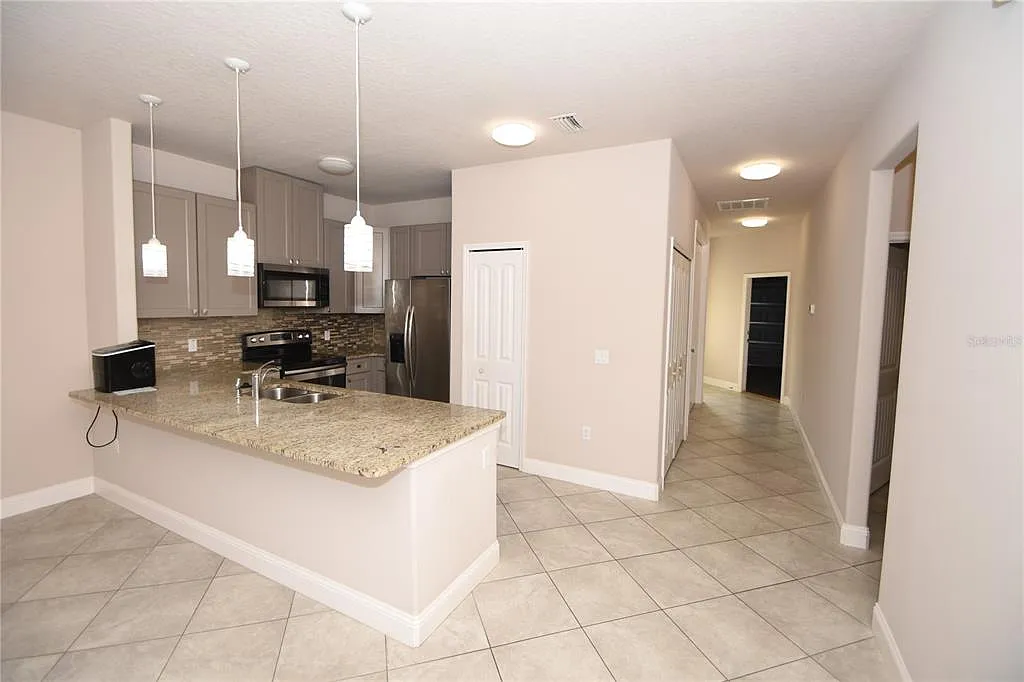 4 bed, 2.0 bath, 1492 sqft, $1,900 — Photo 3