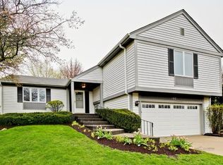 102 Appian Way, Vernon Hills, IL