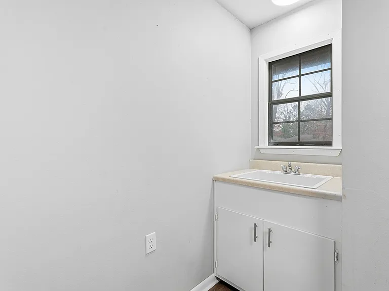 1903 Ginnett Rd — Photo 8