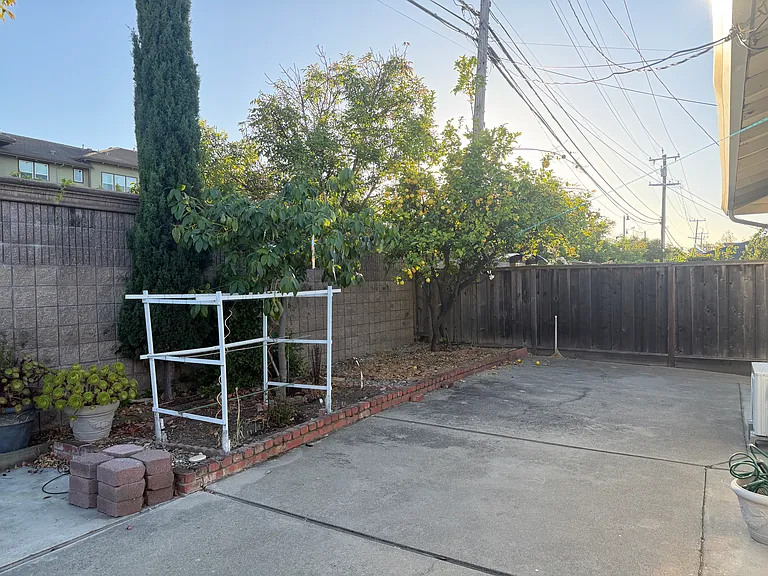 2330 Kent St — Photo 10