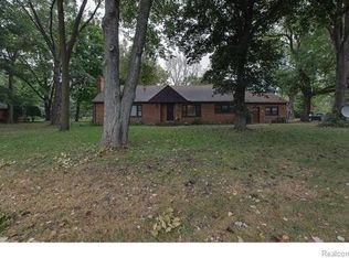 4526 W Maple Rd, Bloomfield Hills, MI 48301