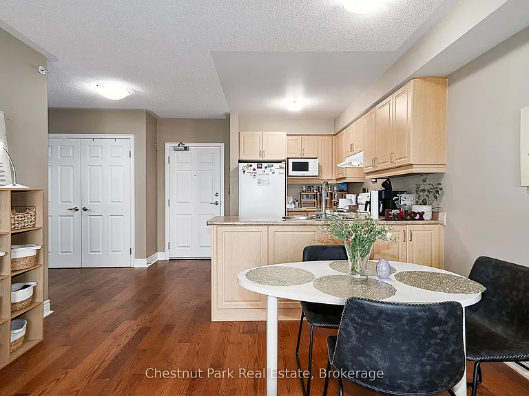 91 Raglan St #412 — Photo 11