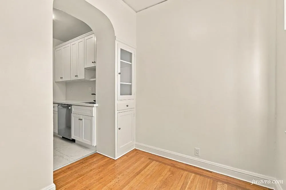 Wow! Spacious Quiet Remodeled Studio! Excellent Location! — Photo 4