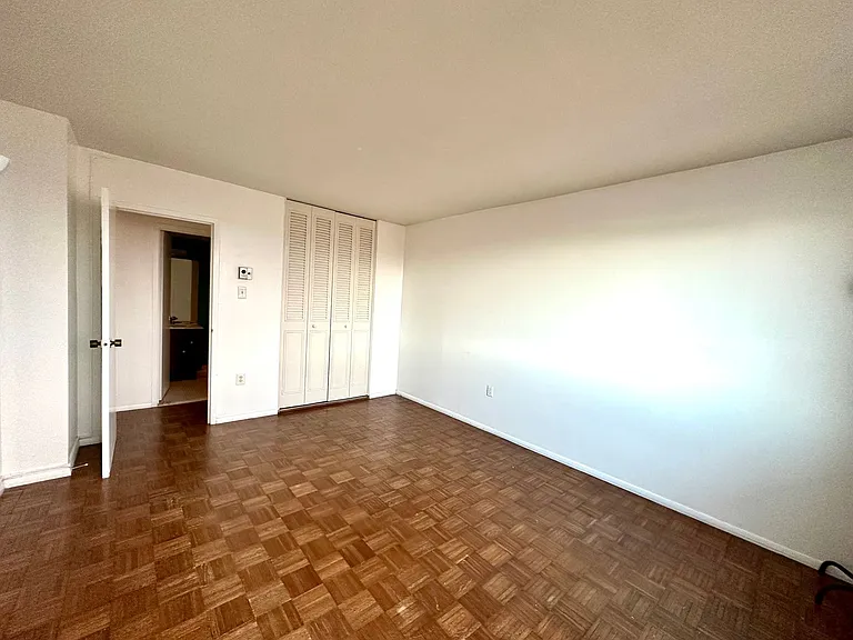 1 E University Pkwy #906 — Photo 15