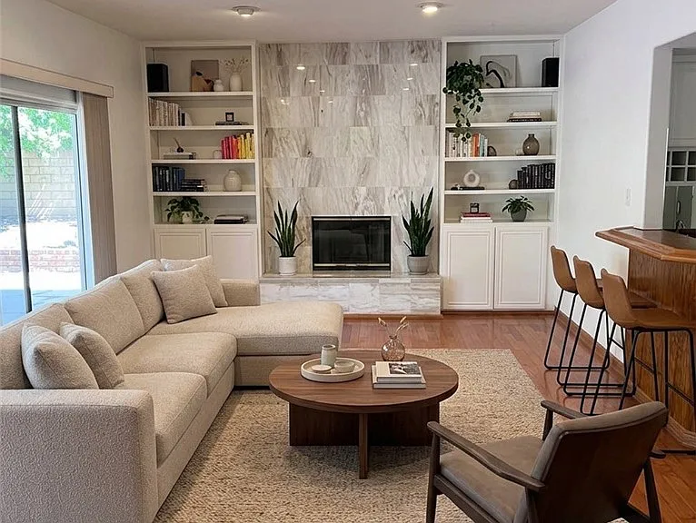 10209 Oakdale Ave — Photo 2