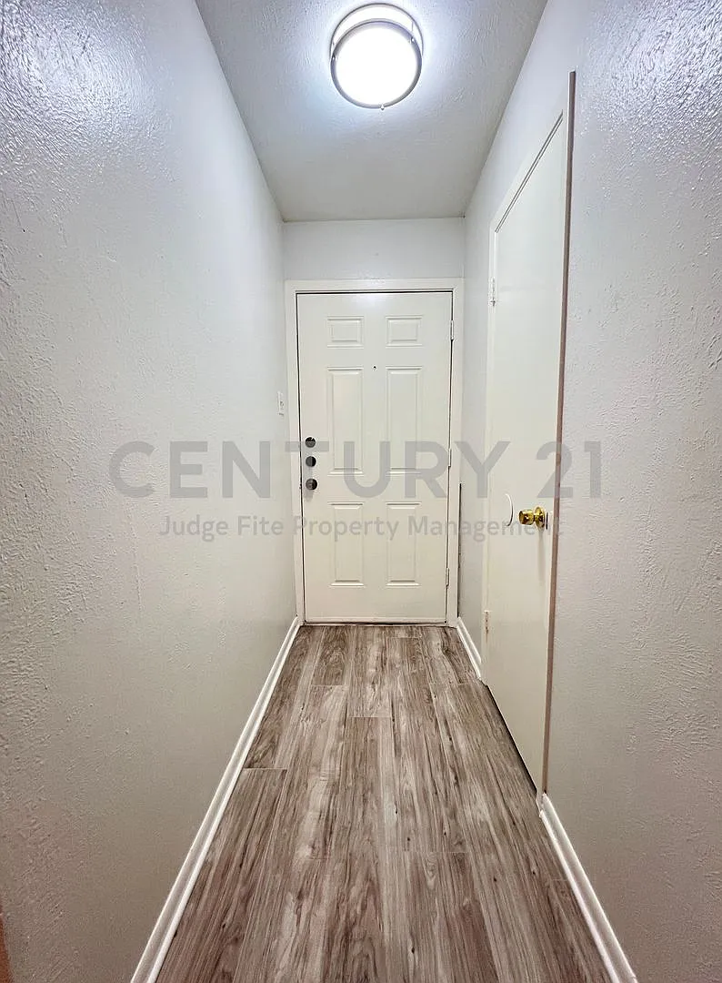 Beautifully Updated 3/2 Home In Irving Ready For Move-In! — Photo 2